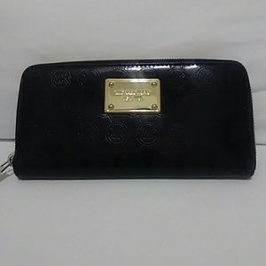 Michael Kors black/gold wallet.